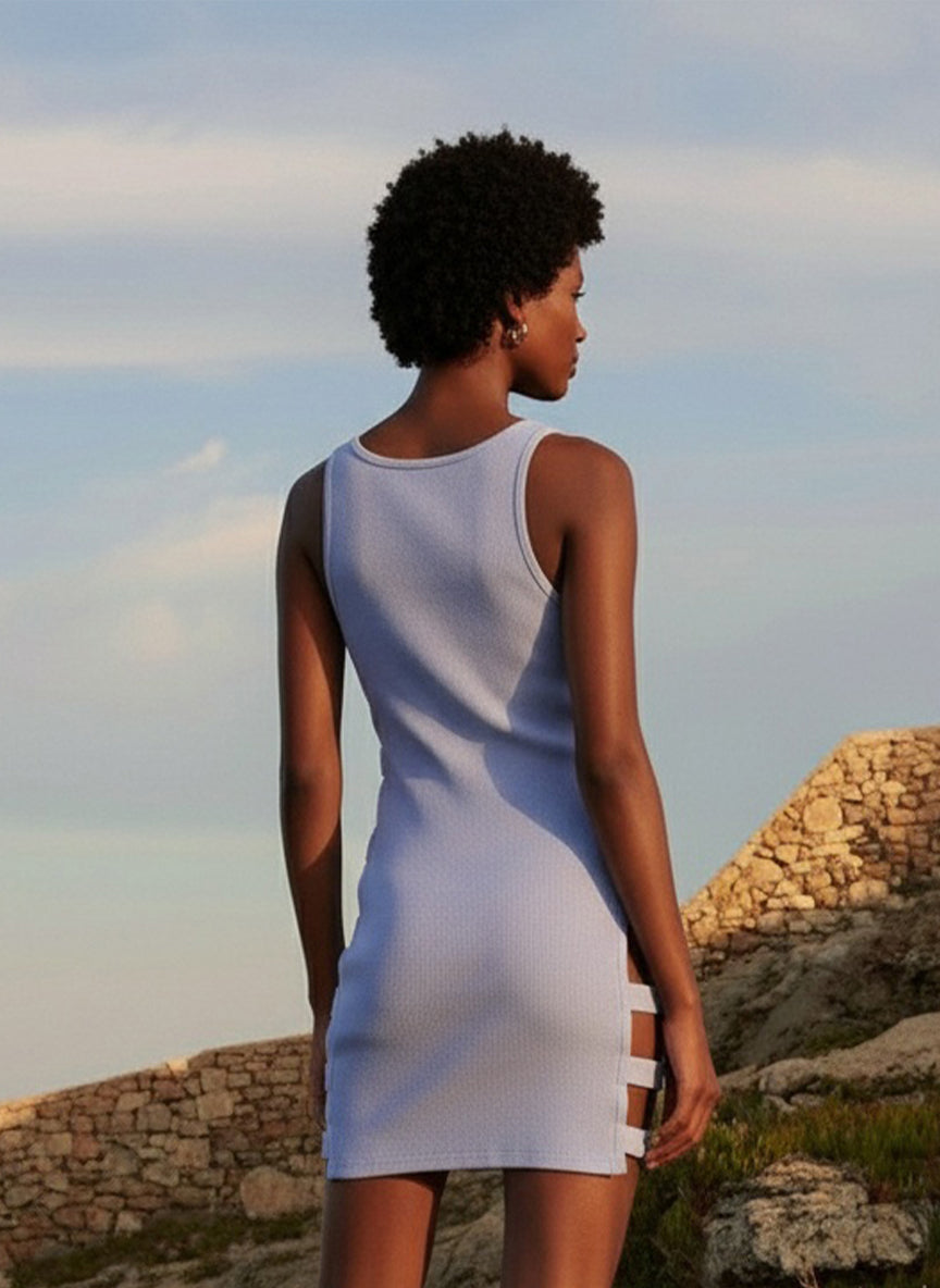 VESTIDO CORTO ACANALADO LILA CON ABERTURAS LATERALES